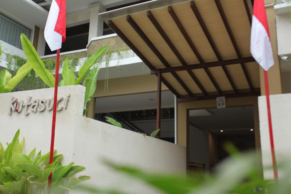 Kuta Suci Guesthouse Esterno foto